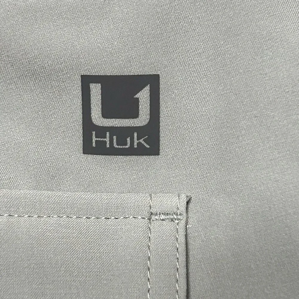 Huk Pursuit 8.5 Fishing Hybrid At The Knee Fishing Hybrid Shorts Gray Mens Small
